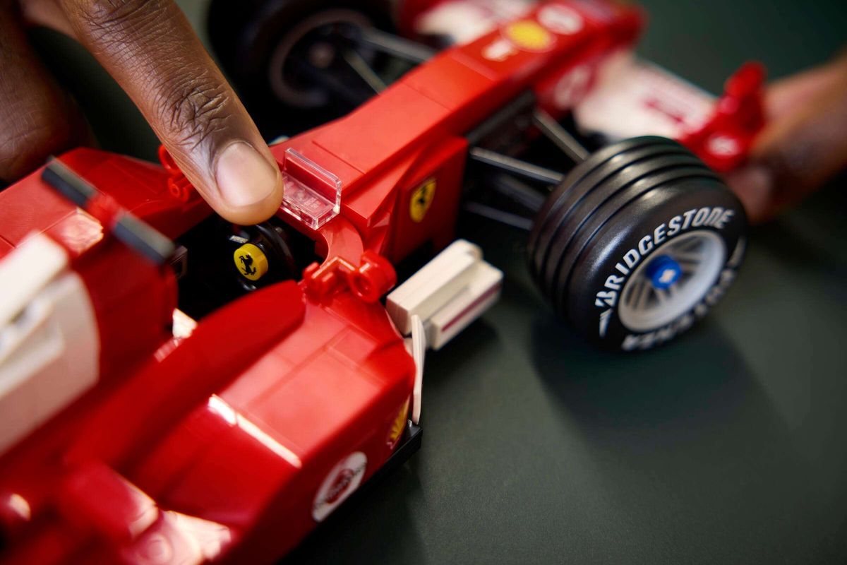 LEGO 11375 - Icons, Ferrari F2004 og Michael Schumacher