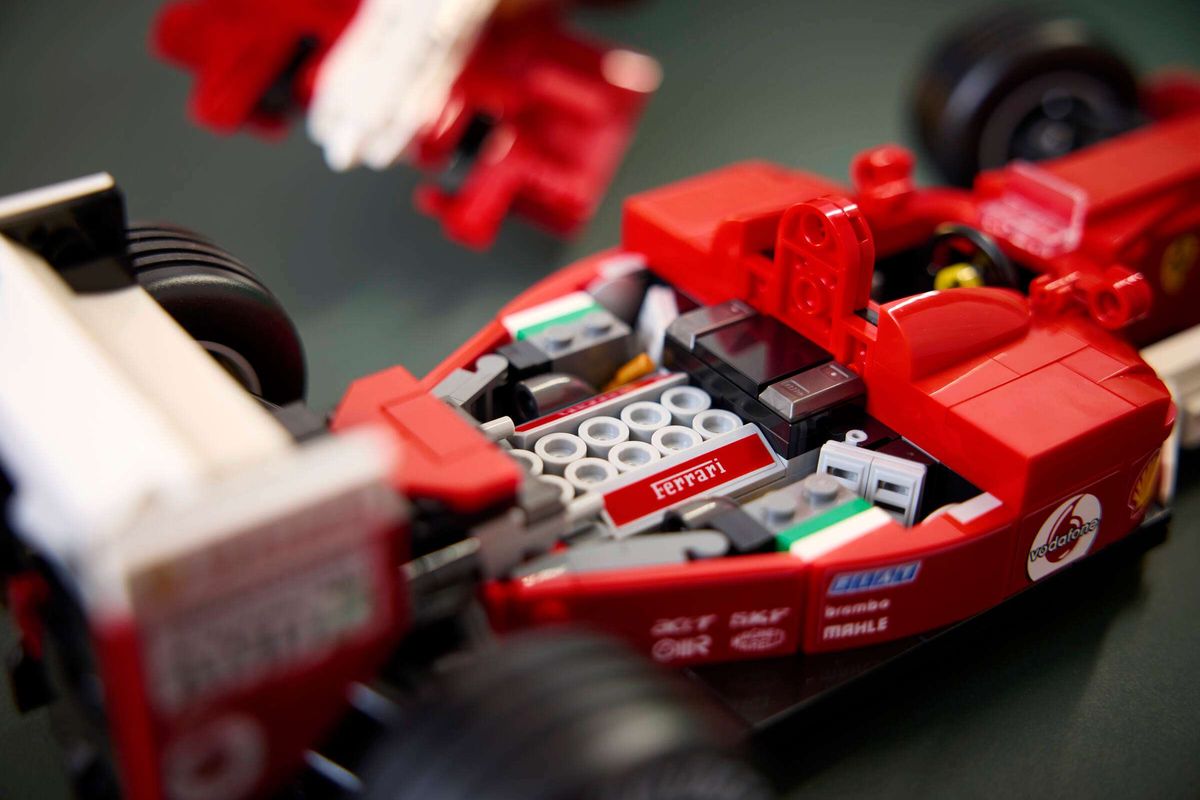 LEGO 11375 - Icons, Ferrari F2004 og Michael Schumacher