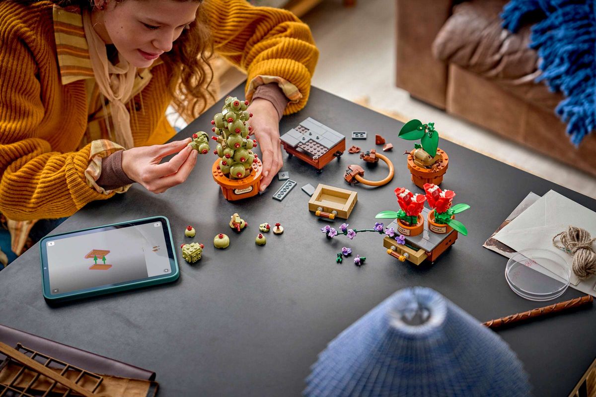 LEGO 76474 - Harry Potter™, Urtologiplanter på Galtvort