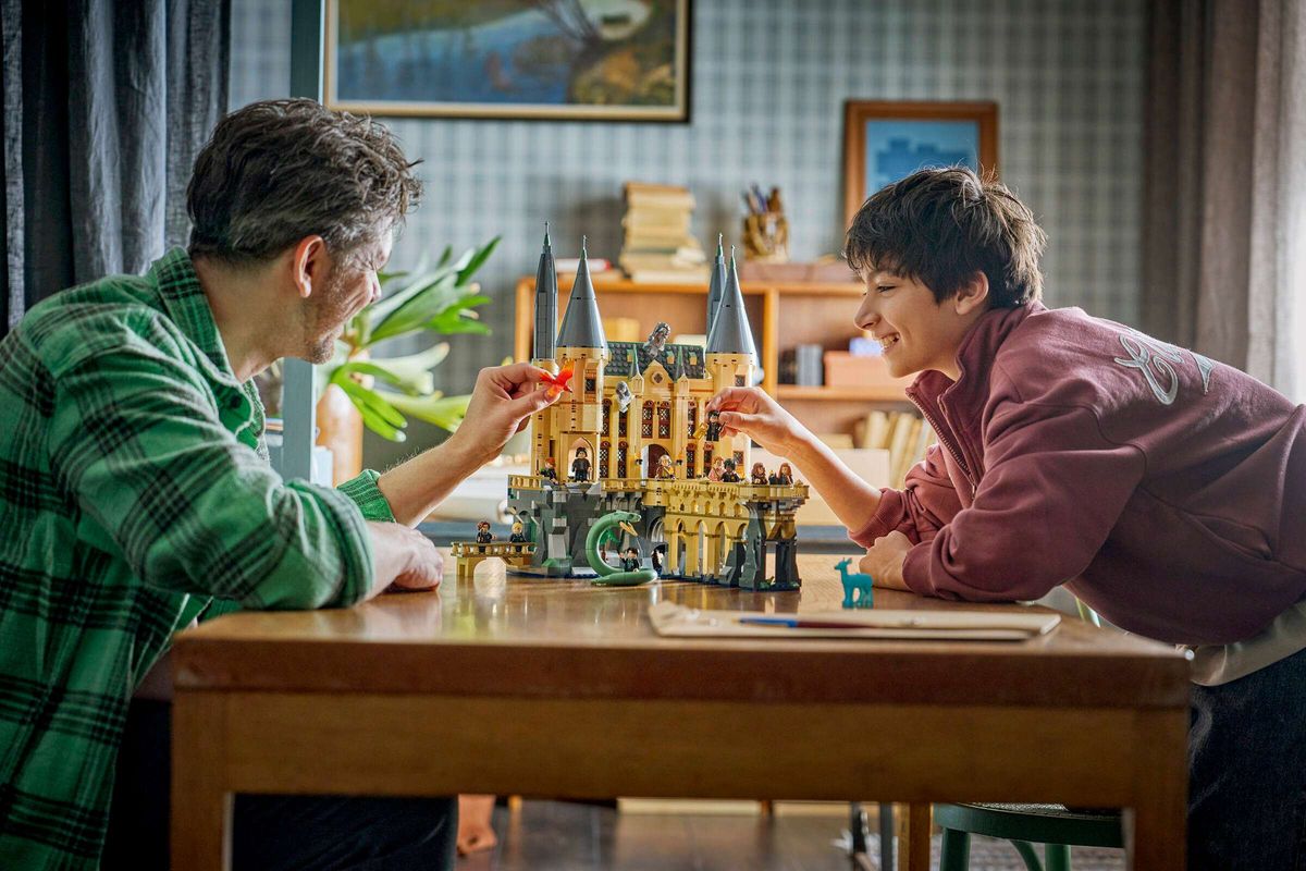 LEGO 76473 - Harry Potter™, Galtvortborgen: Østfløyen